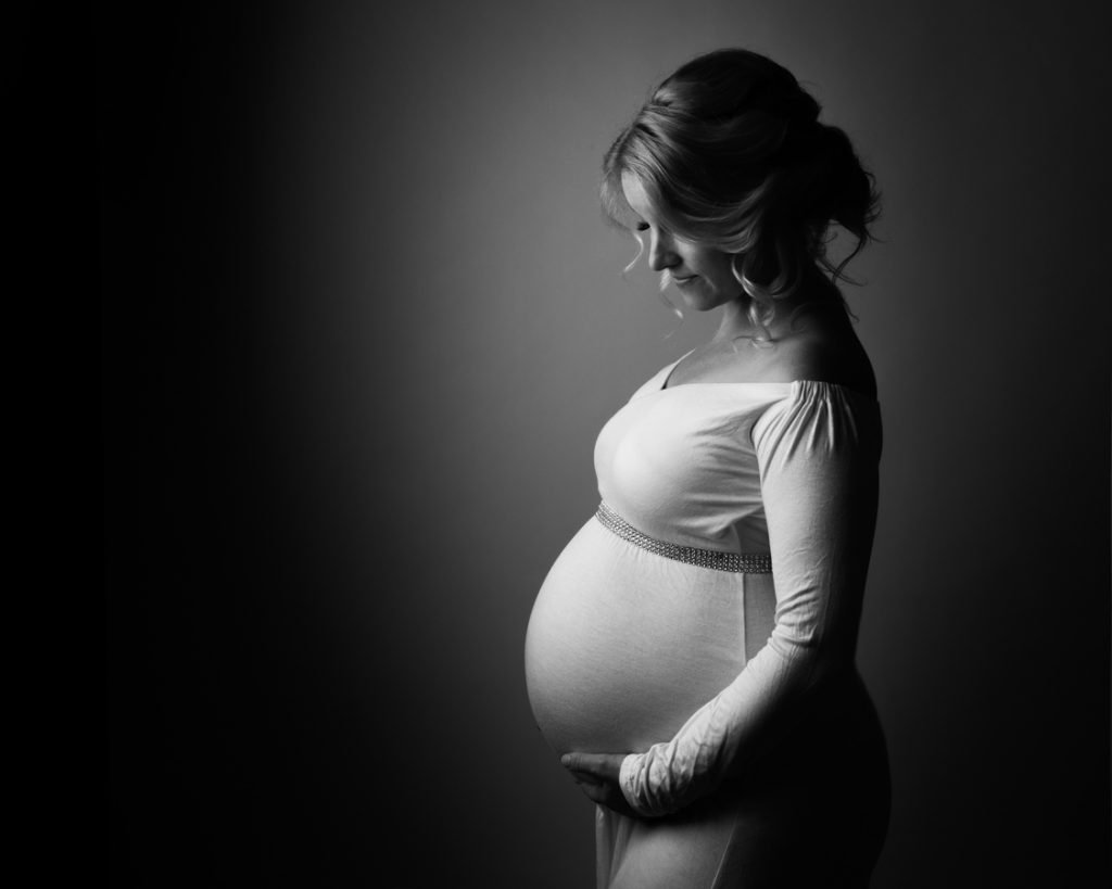 glamour maternity boudoir