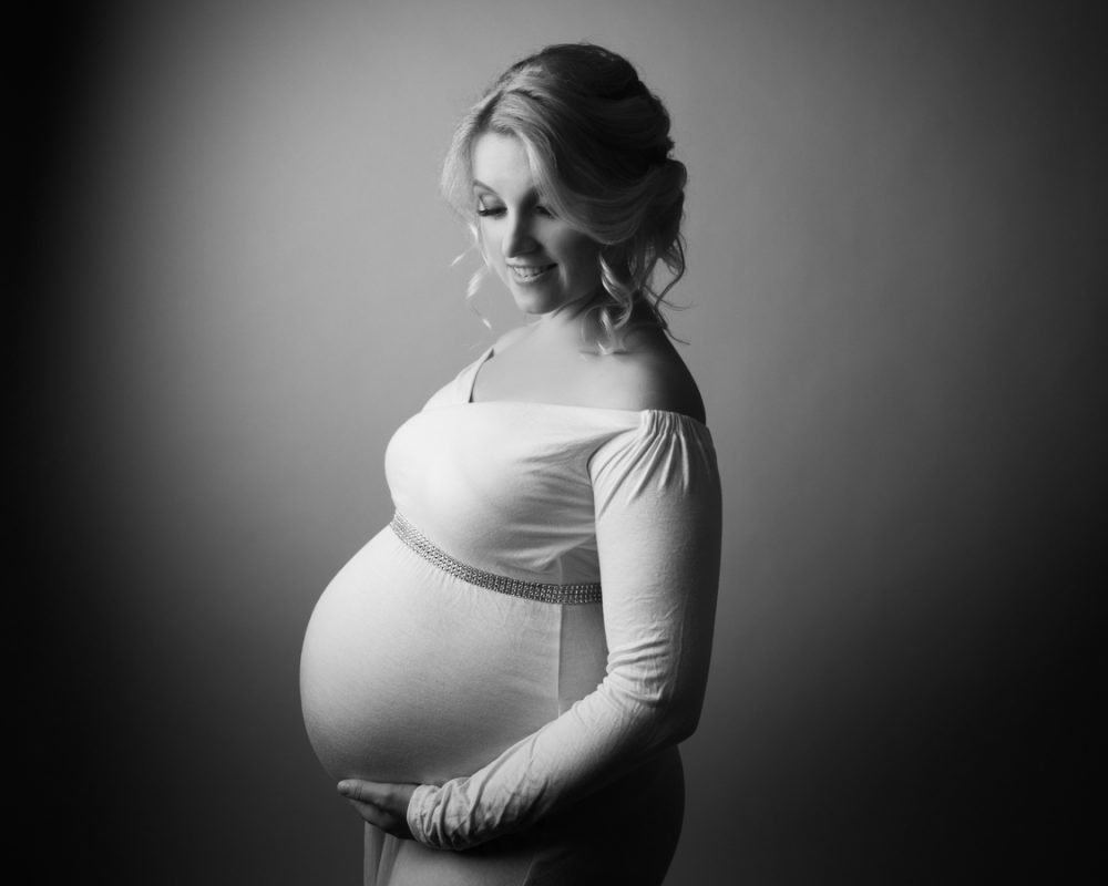 glamour maternity boudoir