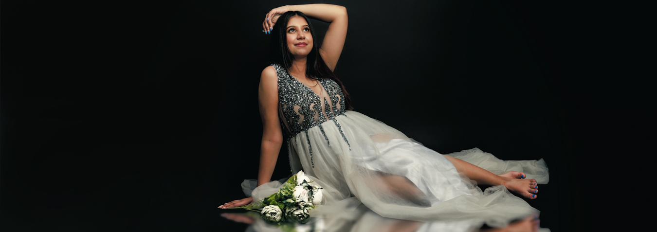 studio maternity photoshoot