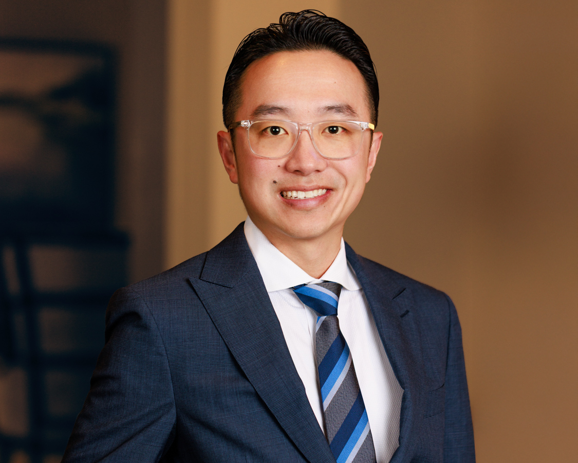 How to Look Slimmer in a Headshot | Flattering Portrait & Posing Tips