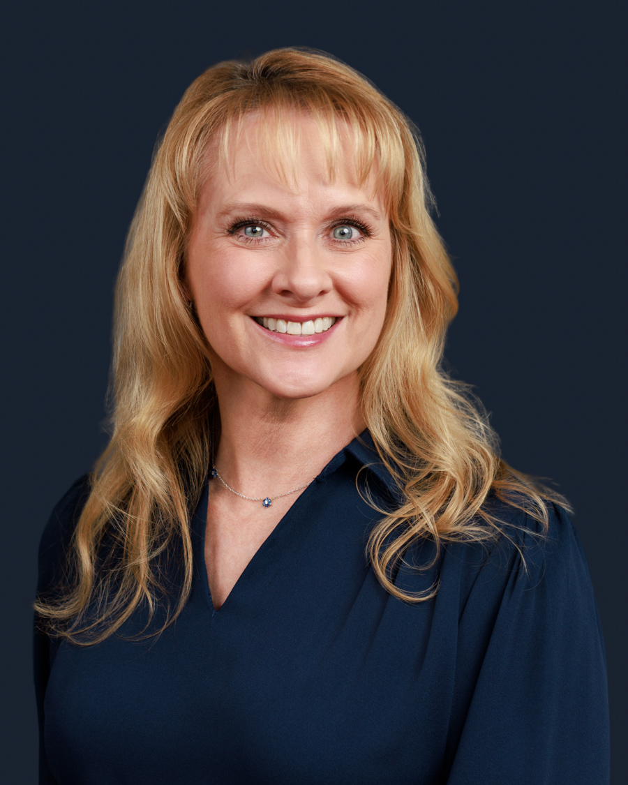 How to Look Slimmer in a Headshot | Flattering Portrait & Posing Tips